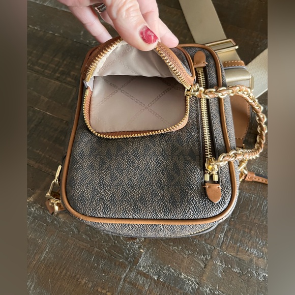 Michael Kors Women's Camera crossbody bag - Picture 7 of 16